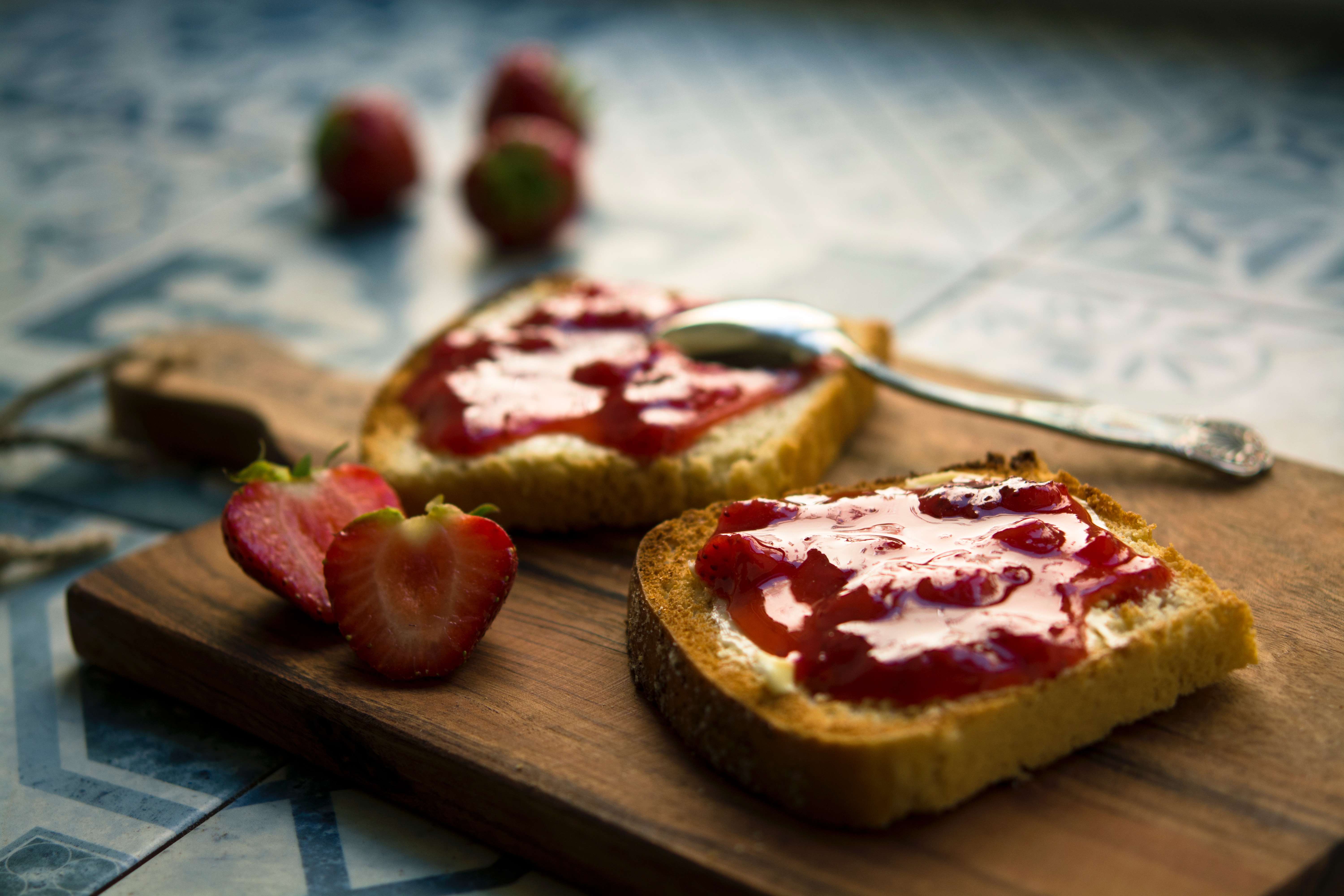 Continental Breakfast Hamper (2-4 People)