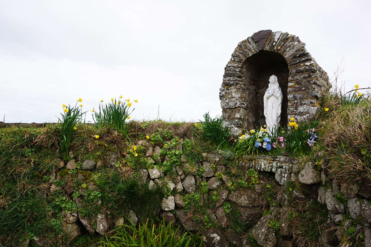 Shrine Holy well and Chapel at Saint Non