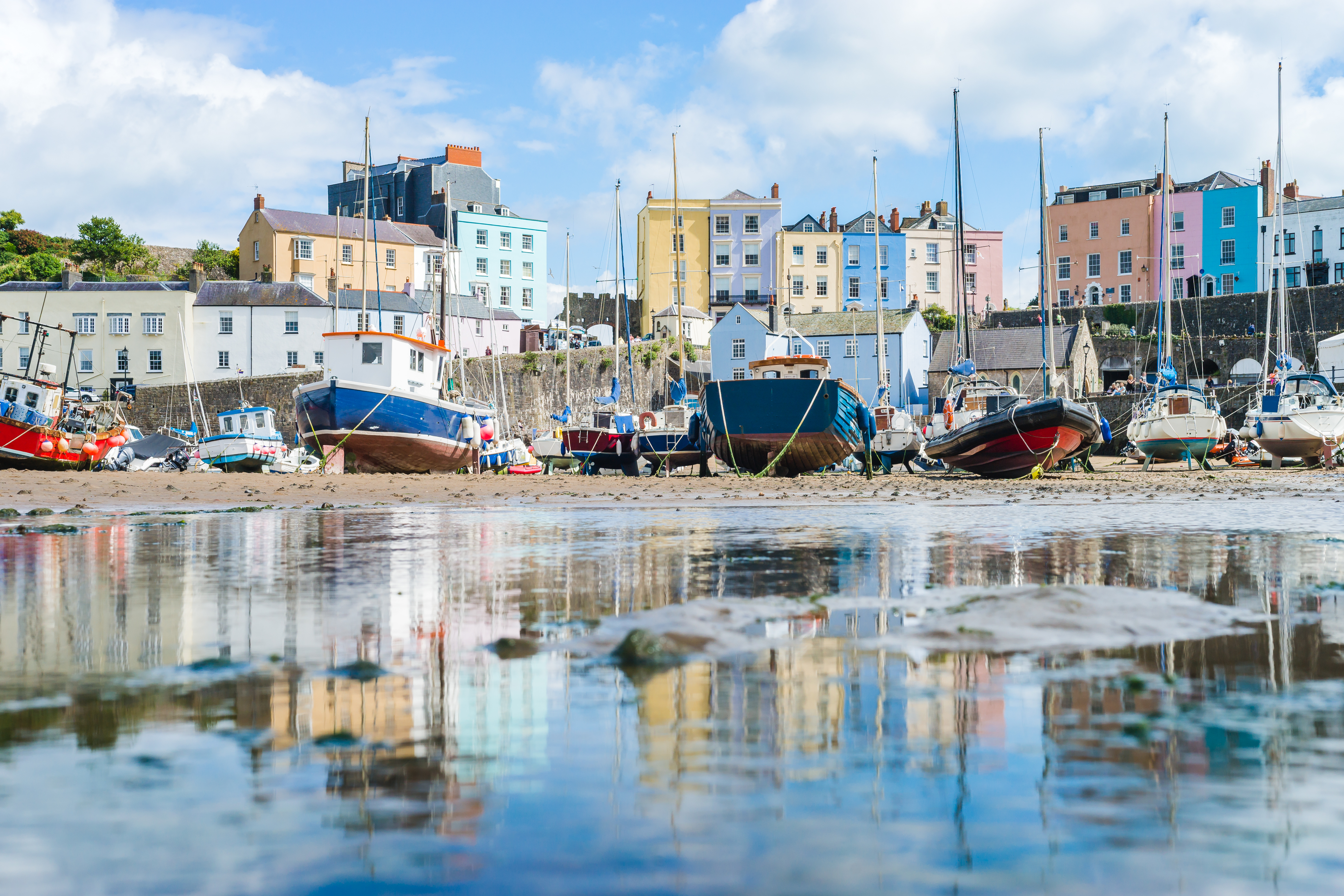 Late availability holiday cottages in Wales