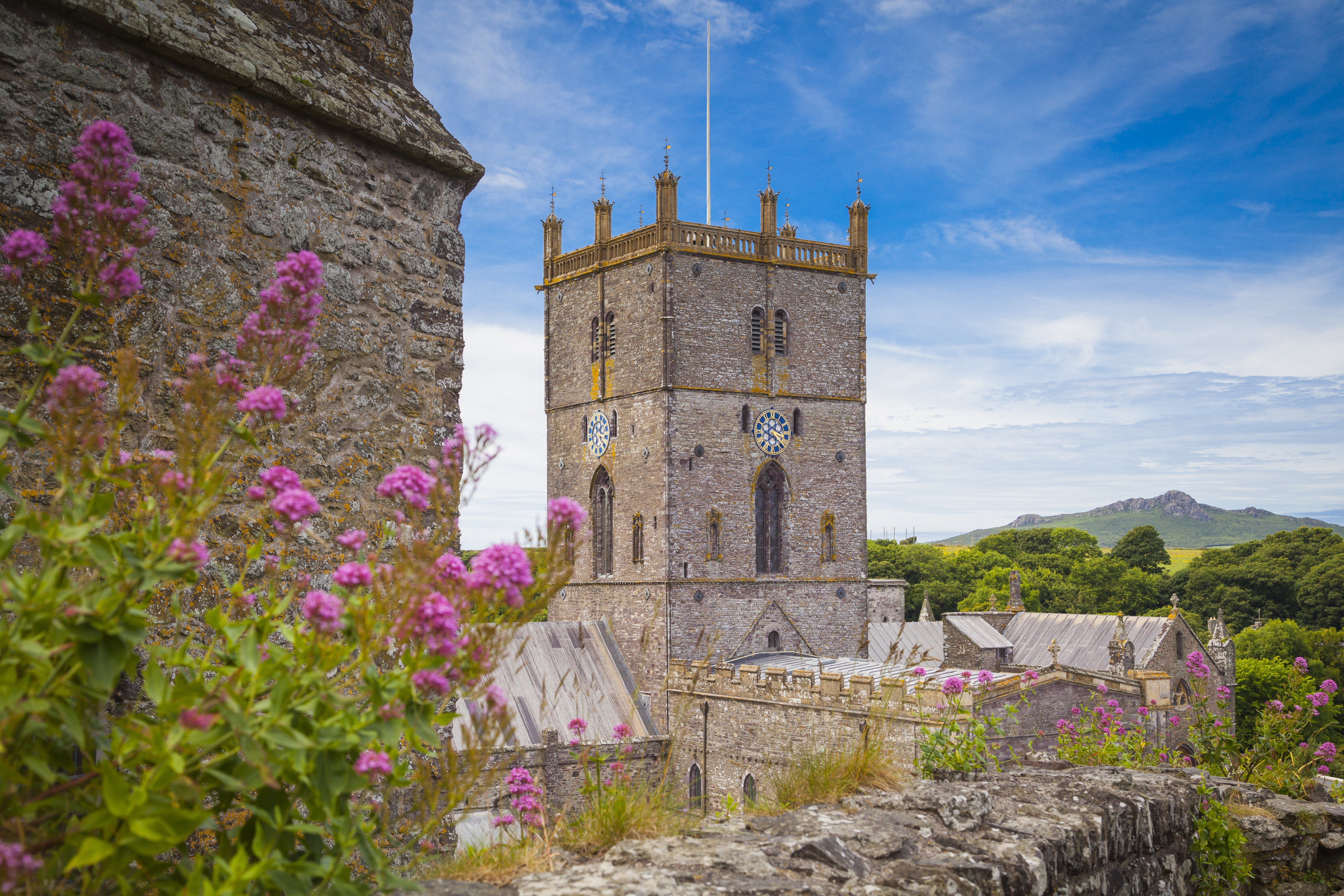 Late availability holiday cottages in Wales