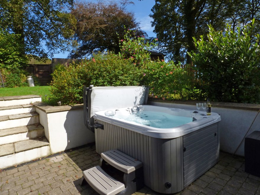 Dog Friendly Holiday Cottages in Wales with Hot Tubs