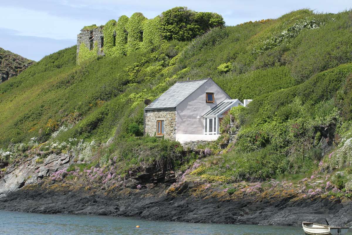 Doves Cottage by the sea, Pembrokeshire