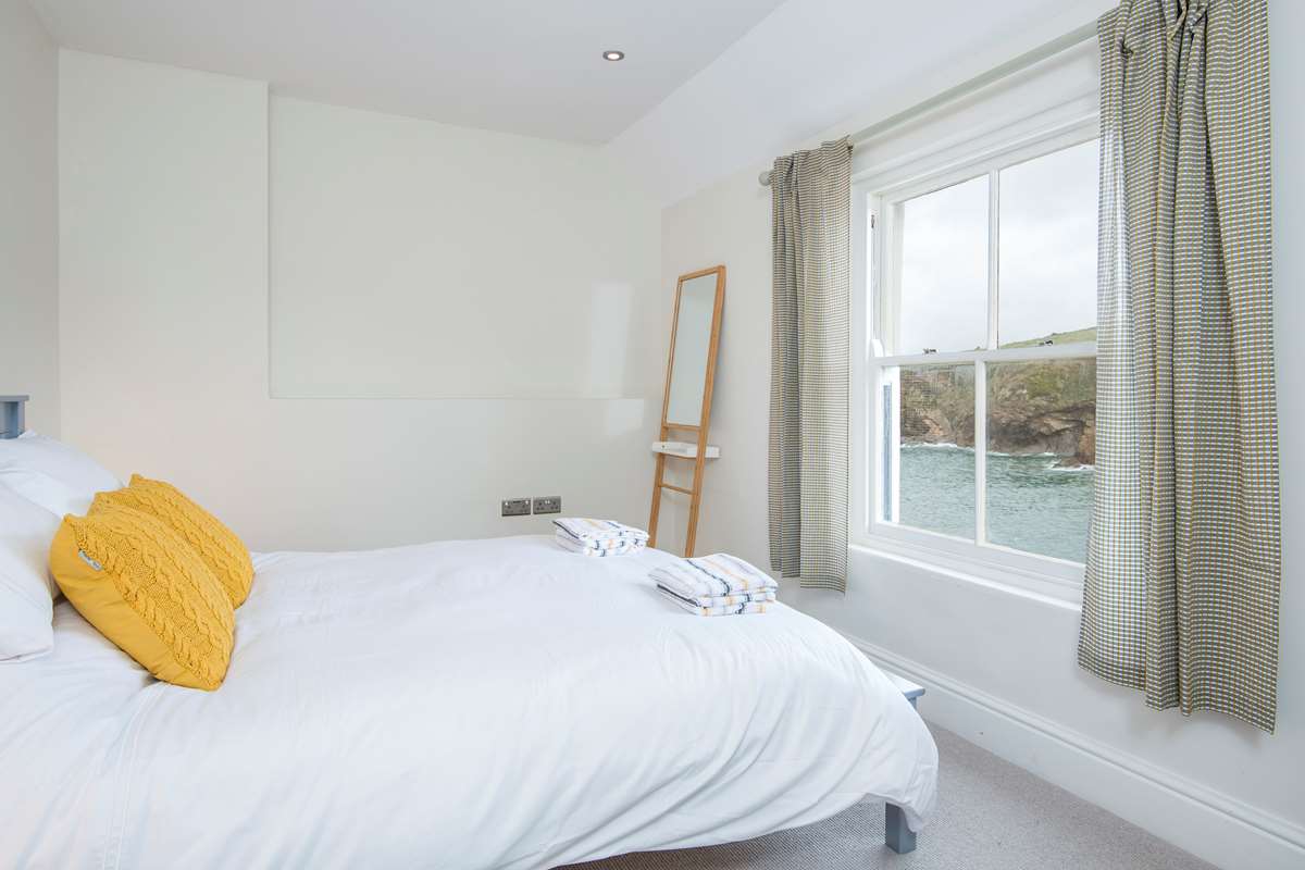The Swan Holiday Cottage in Little Haven