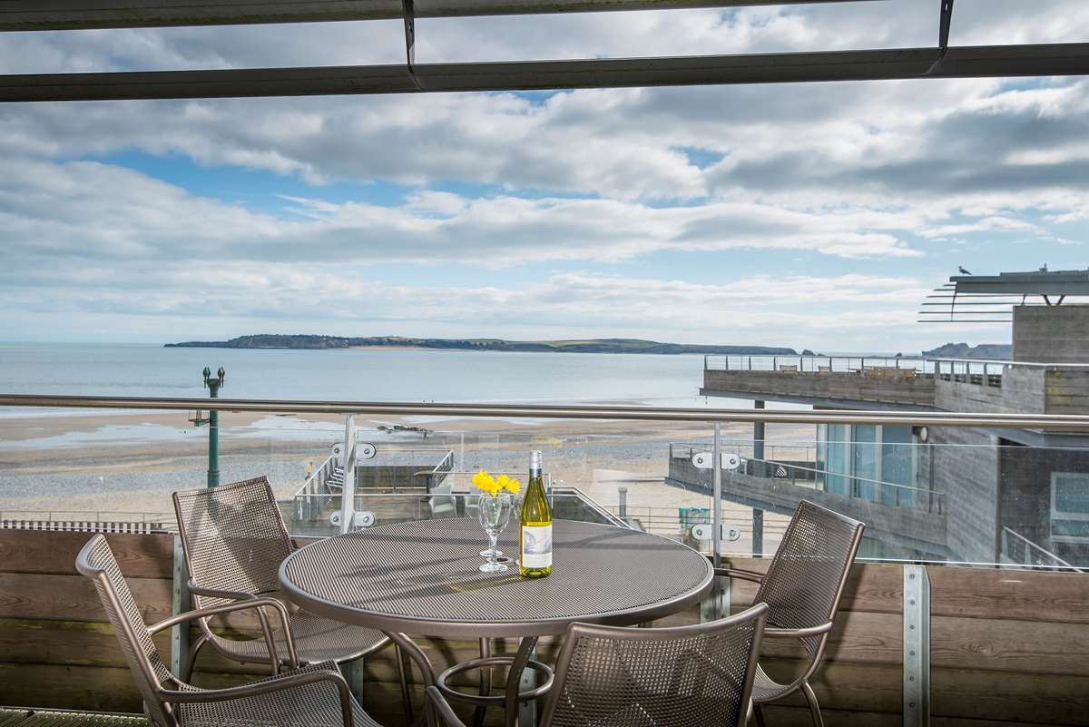 16 Waters Edge, Tenby