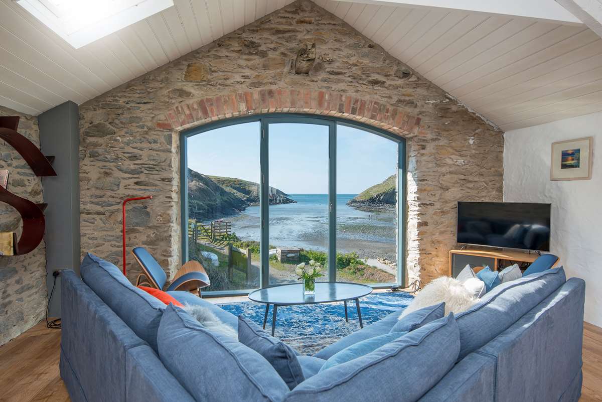Carreg Samson holiday cottage in Abercastle