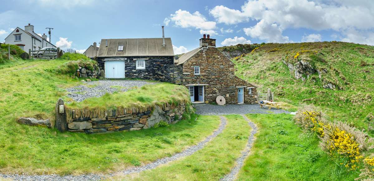 Melin Abereiddy Holiday Cottage on the Wales Coast Path