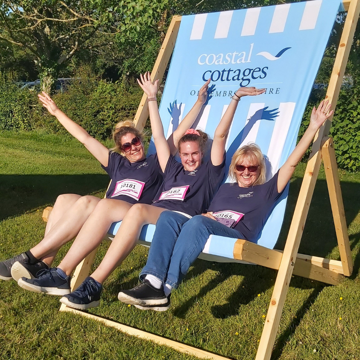 Coastal Cottage giant deckchair