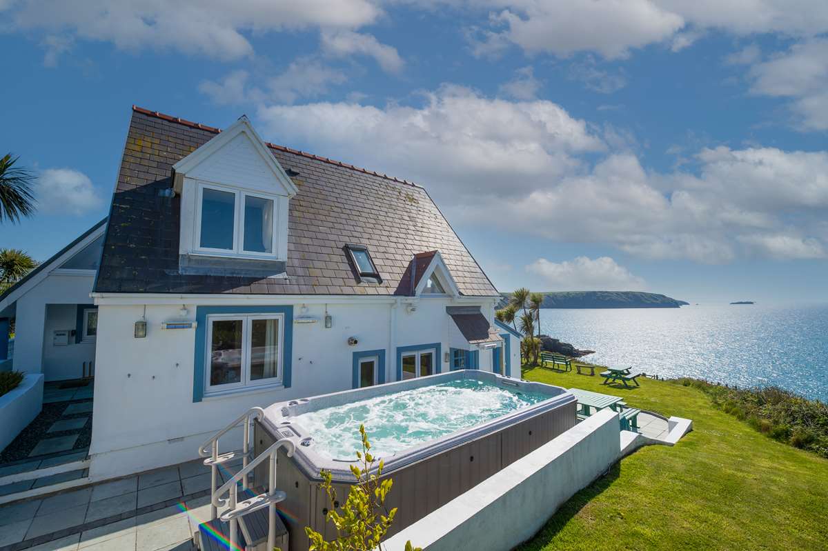 Atlantic Sunset Holiday Cottage with Hot Tub