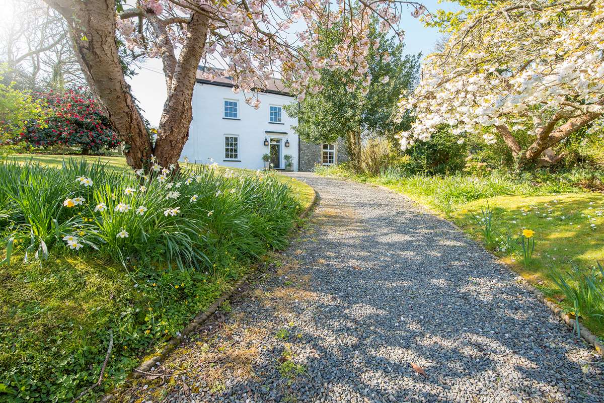 Glebe House in Nolton