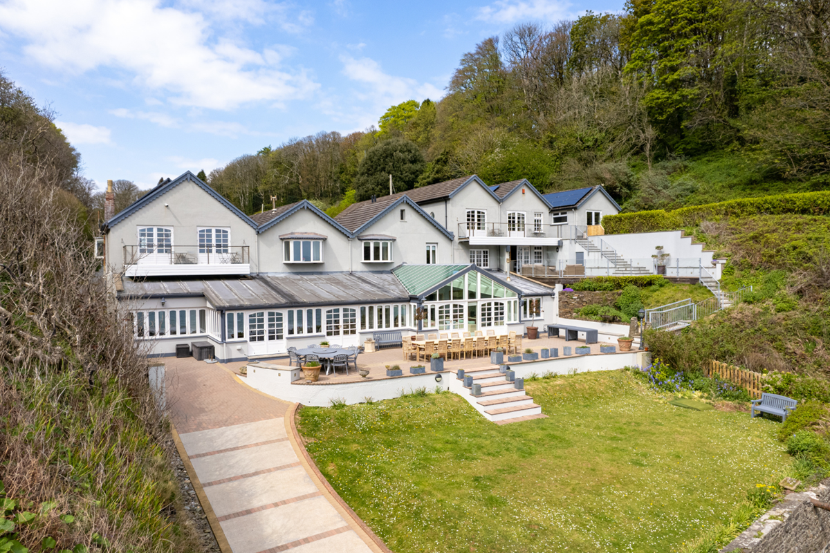 Waterwynch House near Tenby