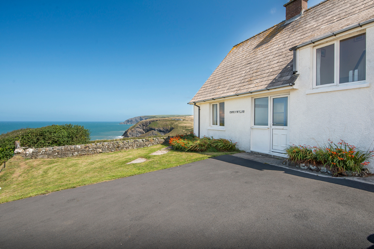 Cnwc y Wylan in Ceibwr Bay